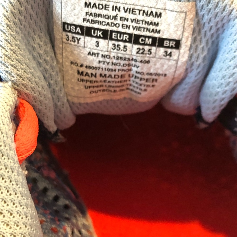 Under Armour shoe Youth 3.5/EU 35.5/ Women 5-5.5 - Picture 7 of 11